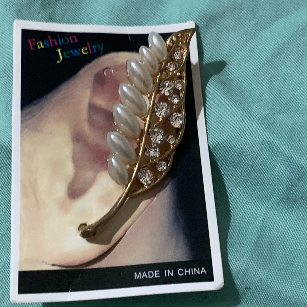 Fashion jewelry; ear cuff